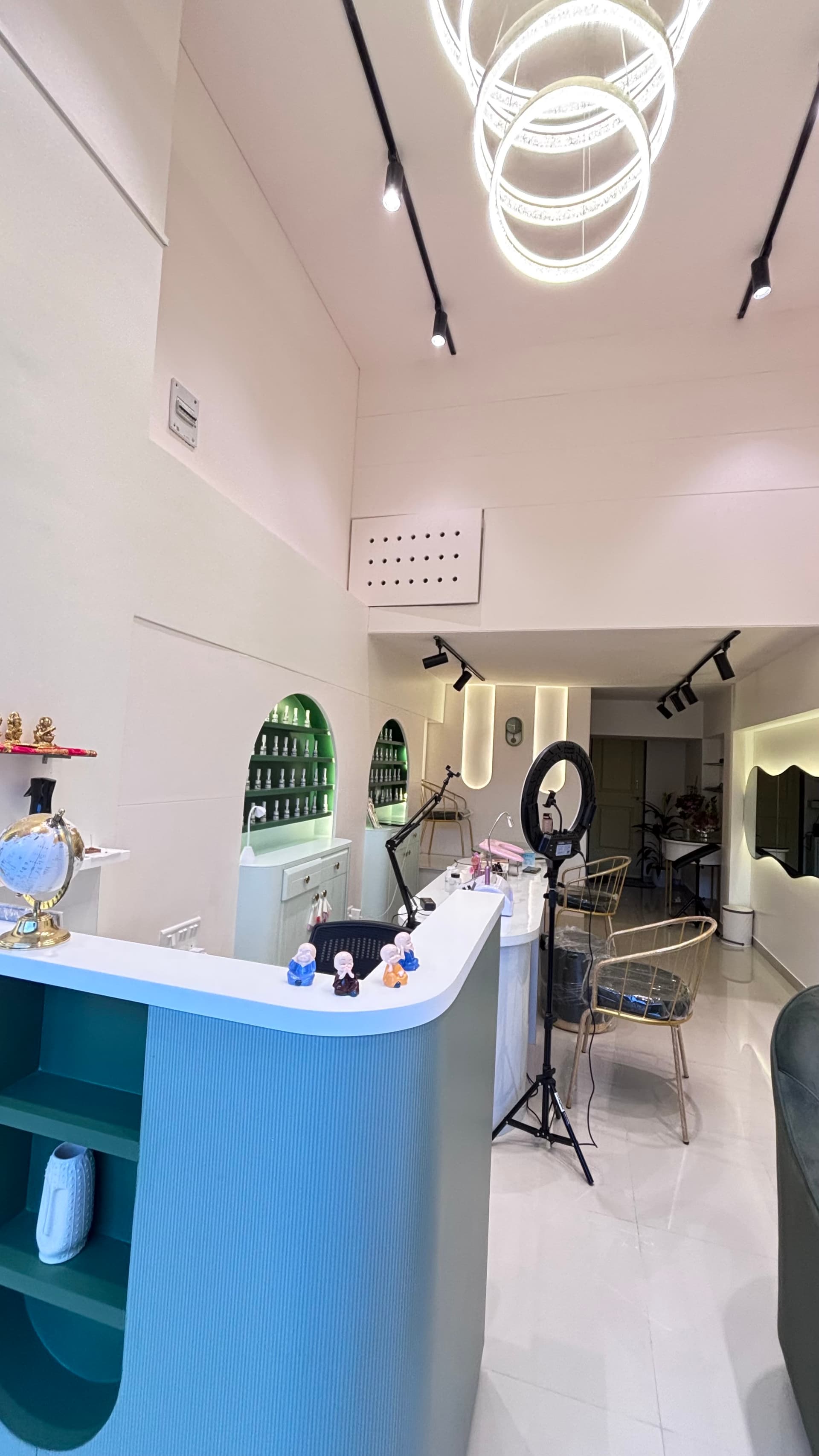 Studio Arched Gel Display Wall