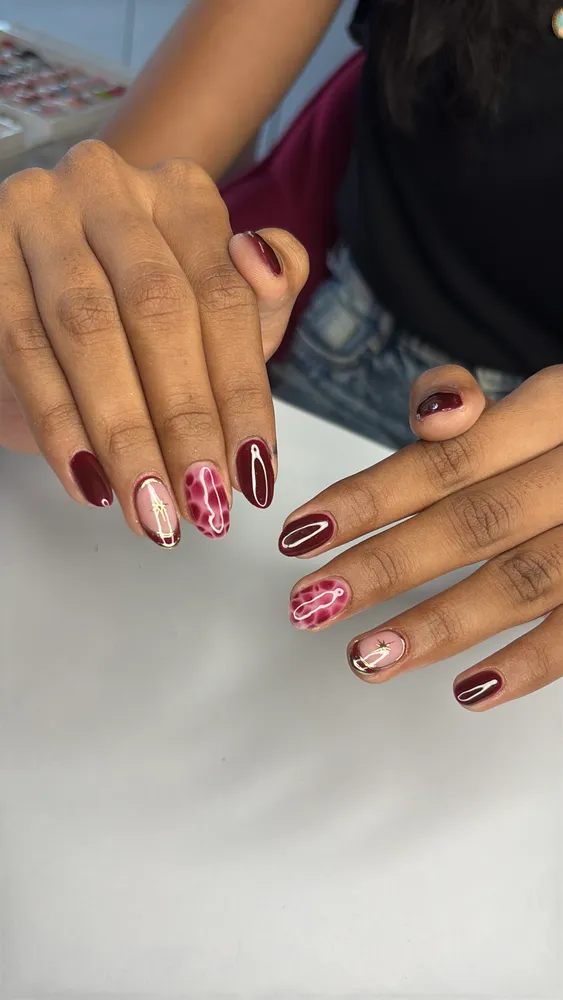Minimal custom nail art in Mohammed Wadi, Pune